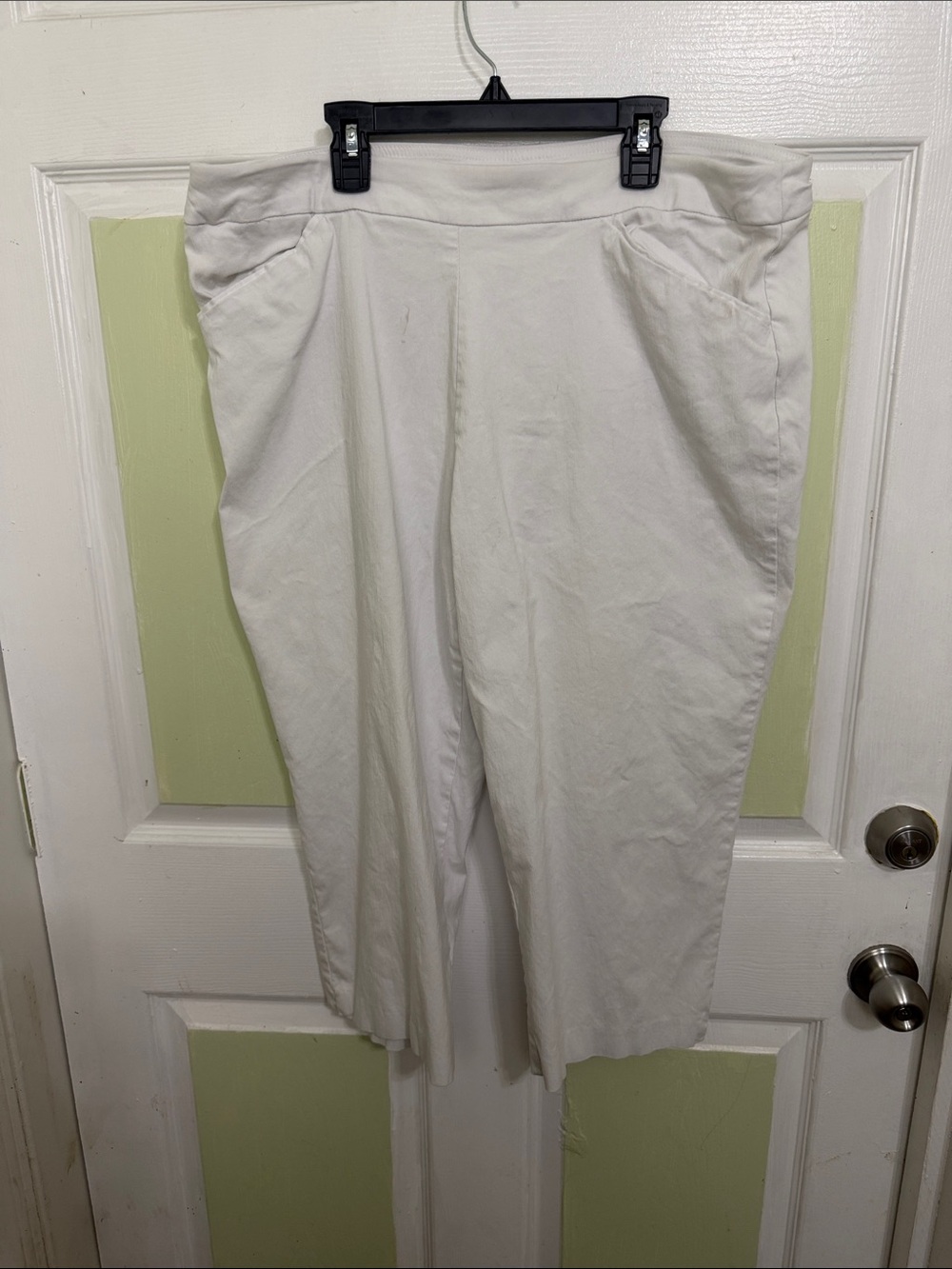 Women’s White Capris - Classic Comfort - Picture 2 of 7